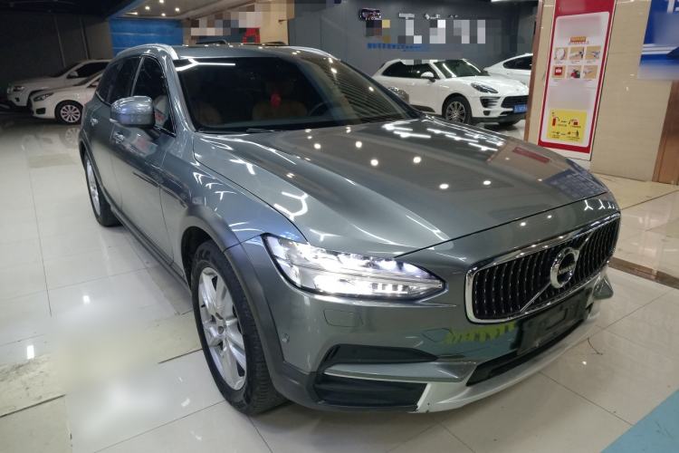 Used Volvo V90 2017 Cross Country T5 AWD Smart Range Edition
