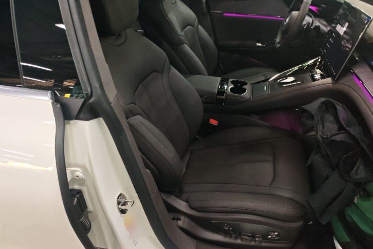 Used Denza Z9 2024 1100 km Four-Wheel Drive Max Version Right Front Seat