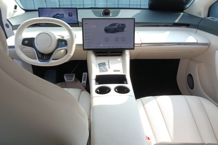 Used Hima Luxeed R7 2024 All-Electric 736 km Ultra Center Console