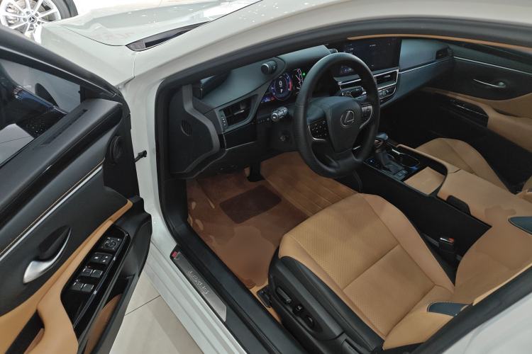 Used Lexus ES 2023 200 Excellence Edition
