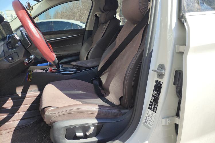 Used BMW 5 Series 2022 Second Facelift 530Li xDrive Luxury Package Left Front Seat