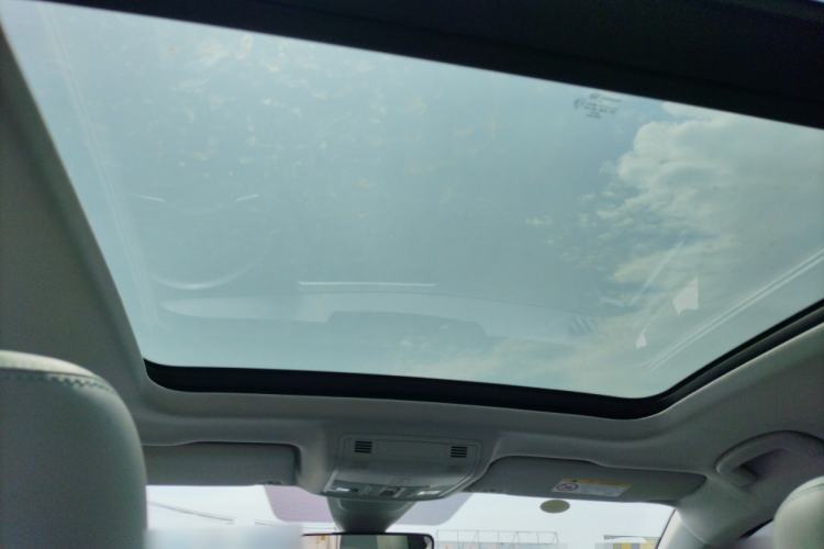 Used Volkswagen Tharu 2023 300TSI Two-Wheel-Drive Full Moon Edition Headliner