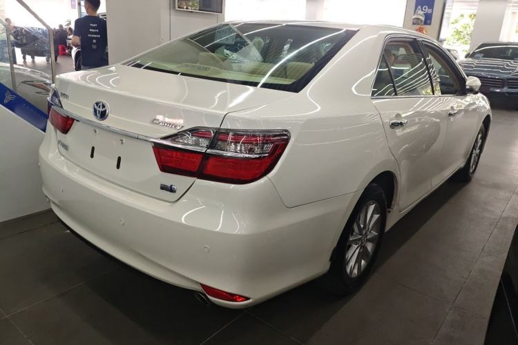 Used Toyota Camry 2016 Dual-Engine 2.5 HG 10th Anniversary Deluxe Navigation Edition Rear Right 45 Deg