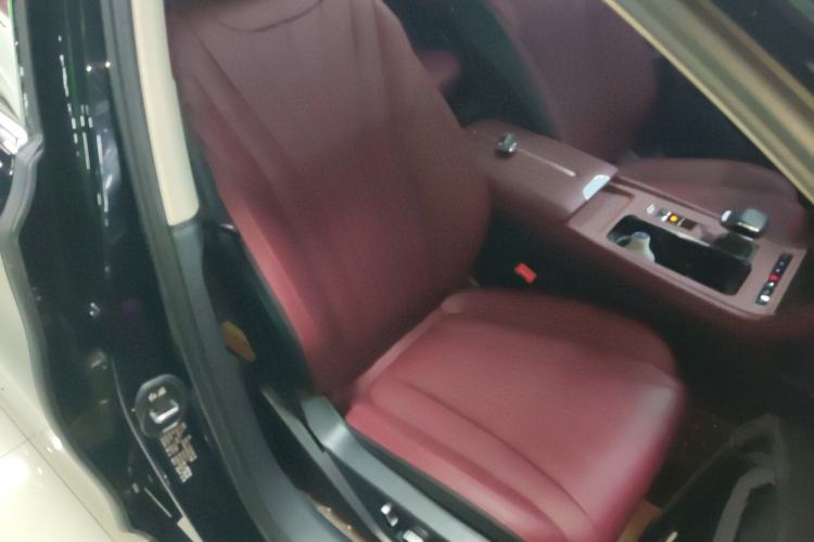 Used Hongqi H5 2025 2.0T Automatic Flag Edition – 500 000 Units Commemorative Version