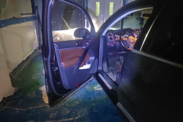 Used Volkswagen Tiguan L 2013 1.8 TSI Automatic All-Wheel Drive Luxury Model
