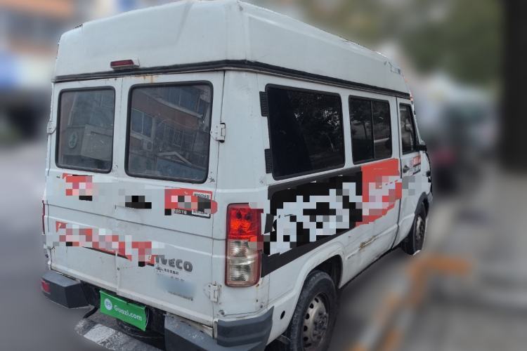 Used Iveco Daily 2017 2.5T A35 Passenger Van 5-7 Seats Model 47Z5
