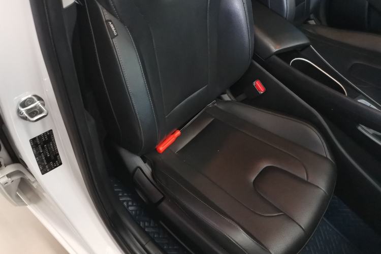 Used Hyundai Elantra 2022 1.5L CVT GLX Elite Edition Right Front Seat