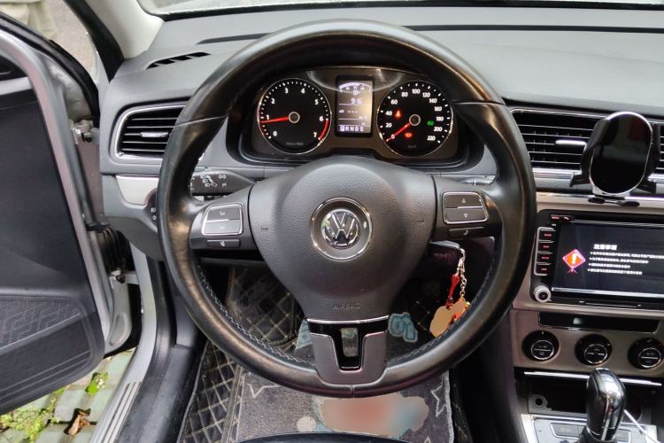 Used Volkswagen Lavida 2013 1.6L Automatic Luxury Edition