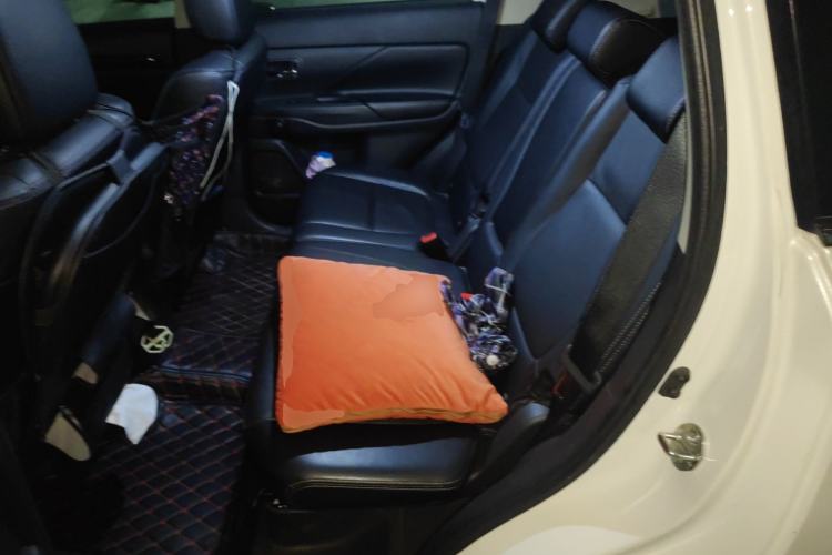 Used Mitsubishi Outlander 2016 2.4L 4x4 Elite Edition 7-Seater