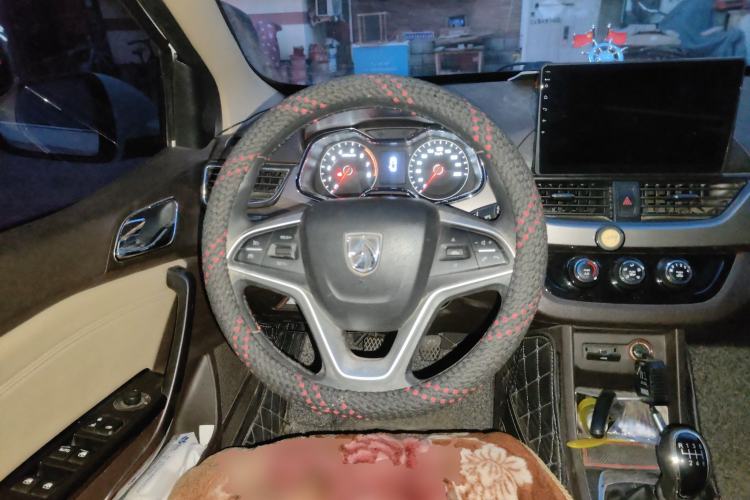 Used Baojun 310W 2017 1.5L Manual Luxury Edition China V Steering Wheel