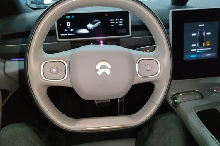 Used Nio ES8 2024 75 kWh Steering Wheel