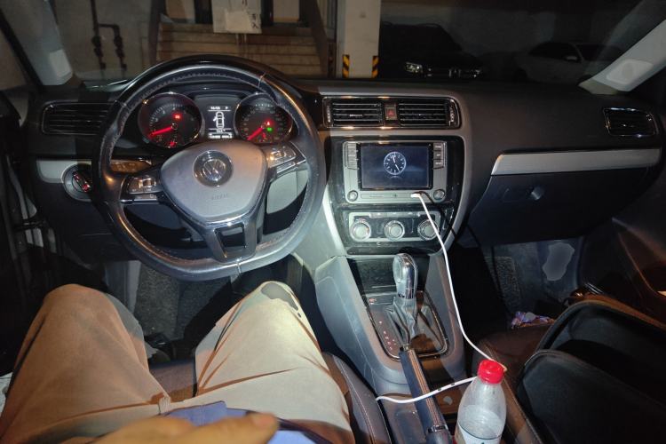 Used Volkswagen Sagitar 2017 230TSI Automatic Comfort Version Center Console