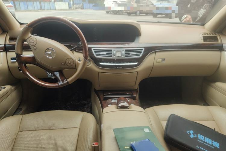 Used Mercedes-Benz S-Class 2012 S 300 L Business-Class Grand Edition Center Console