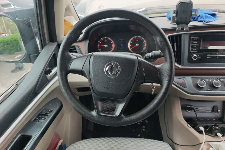 Used FORTHING Lingzhi 2019 Facelifted M5L 1.6L 7-Seater Base Model China VI Standard Steering Wheel