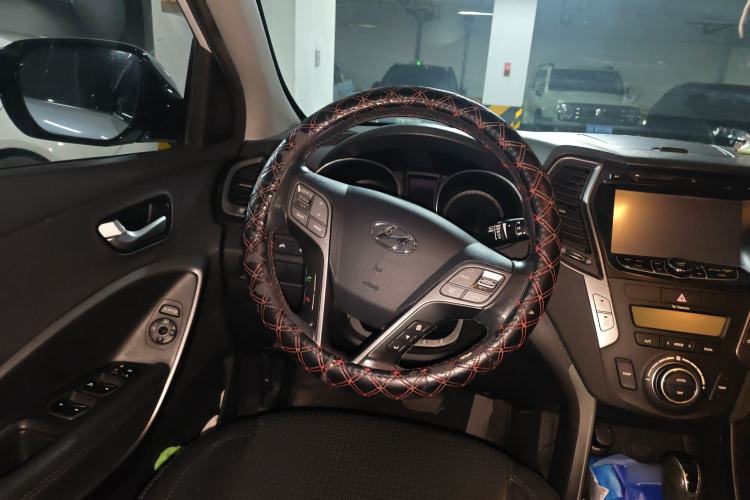 Used Hyundai Santa Fe 2013 2.4L Automatic Two-Wheel Drive Smart Version
