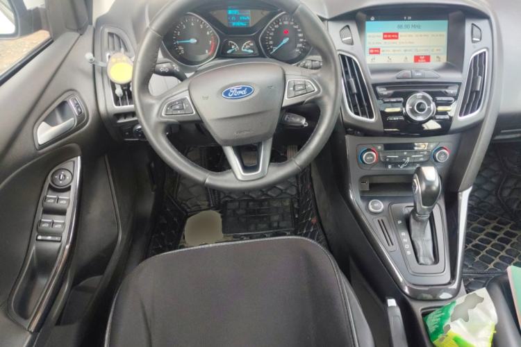 Used Ford Focus 2015 Hatchback 1.6L Automatic Fashion Edition Steering Wheel