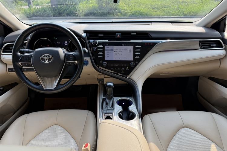 Used Toyota Camry 2018 Dual-Engine 2.5 HG Luxury Edition Interior 1