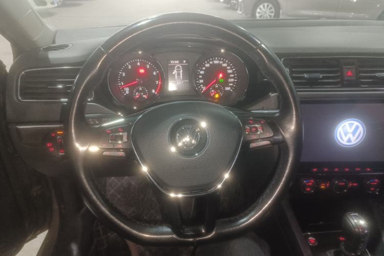 Used Volkswagen Sagitar 2017 230TSI Automatic Luxury Edition
