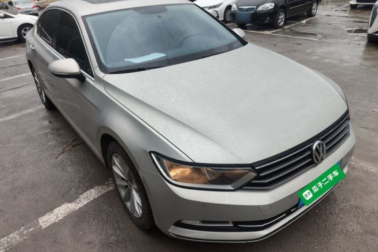 Used Volkswagen Magotan 2017 330TSI DSG Leading Model Front Right 45 Deg