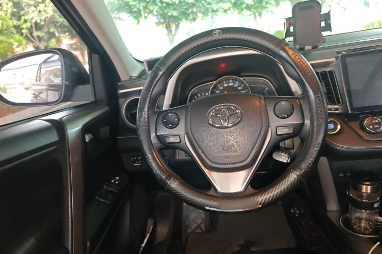 Used Toyota RAV4 2016 2.0L CVT Two-Wheel Drive Fashion Edition China V Standard
