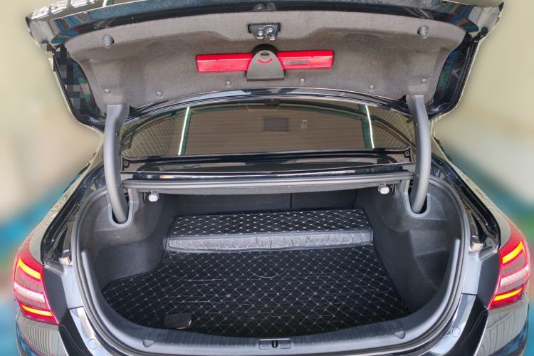 Used Hongqi H5 2022 Classic Model 1.8T Automatic Smart Connect Flagship Edition
