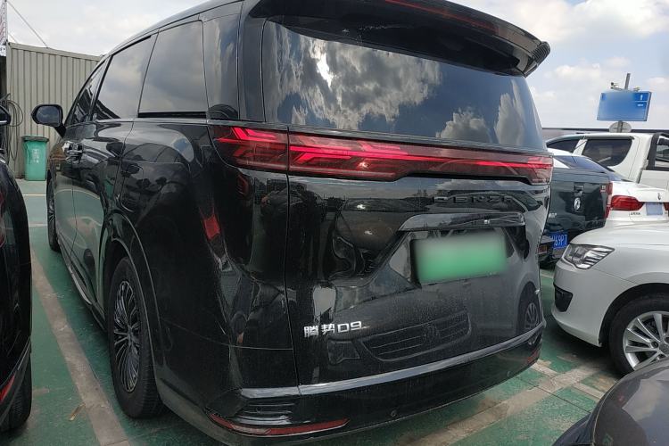 Used Denza D9 2022 DM-i 1040 Prestige Model
