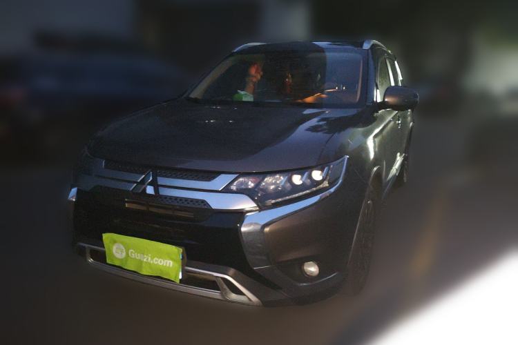 Used Mitsubishi Outlander 2019 2.4L 4x4 Zhi Xiang Edition 7 Seats China V Emission Standard