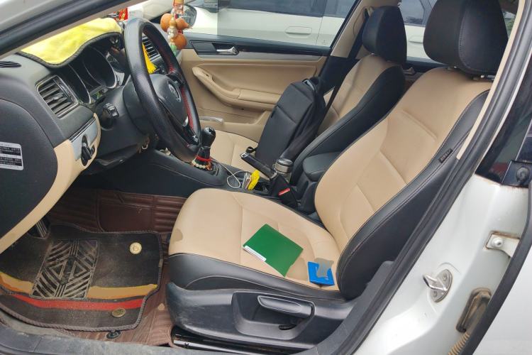 Used Volkswagen Sagitar 2015 1.6L Manual Comfort Model