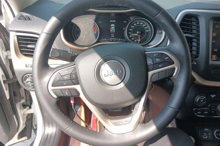 Used Jeep Cherokee 2016 2.0L Superior Edition