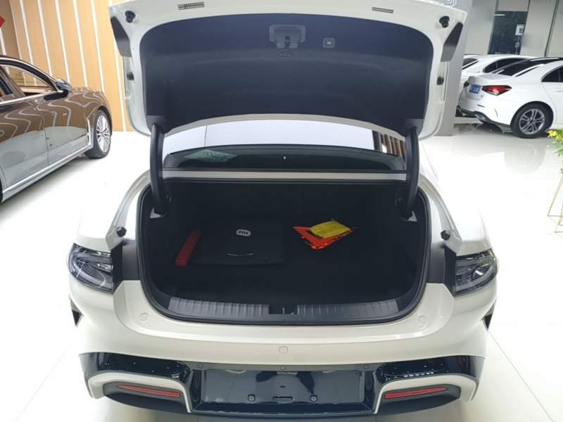 Used Xiaomi Auto SU7 2024 Rear-Drive Ultra-Long Range Advanced Pro-Level Intelligent Driving Version — 18