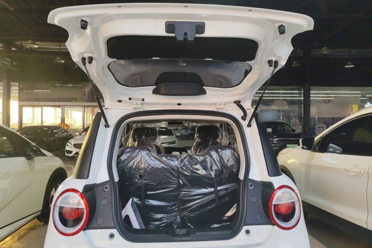 Used CHANGAN NEVO Lumin 2026 Model Treasure Edition 205km Passionate Beige Ningde Trunk