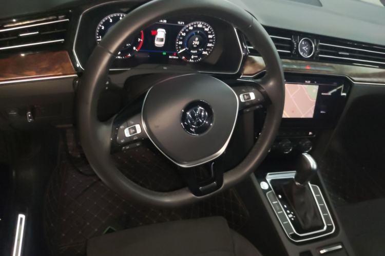 Used Volkswagen Magotan 2018 330TSI DSG Luxury Model Steering Wheel