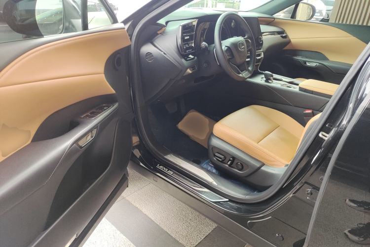 Used Lexus RX 2023 350h Two-Wheel Drive Enjoyment Version