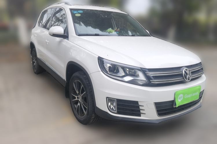 Used Volkswagen Tiguan 2015 1.8TSI Automatic Two-Wheel Drive Luxury Model Front Right 45 Deg