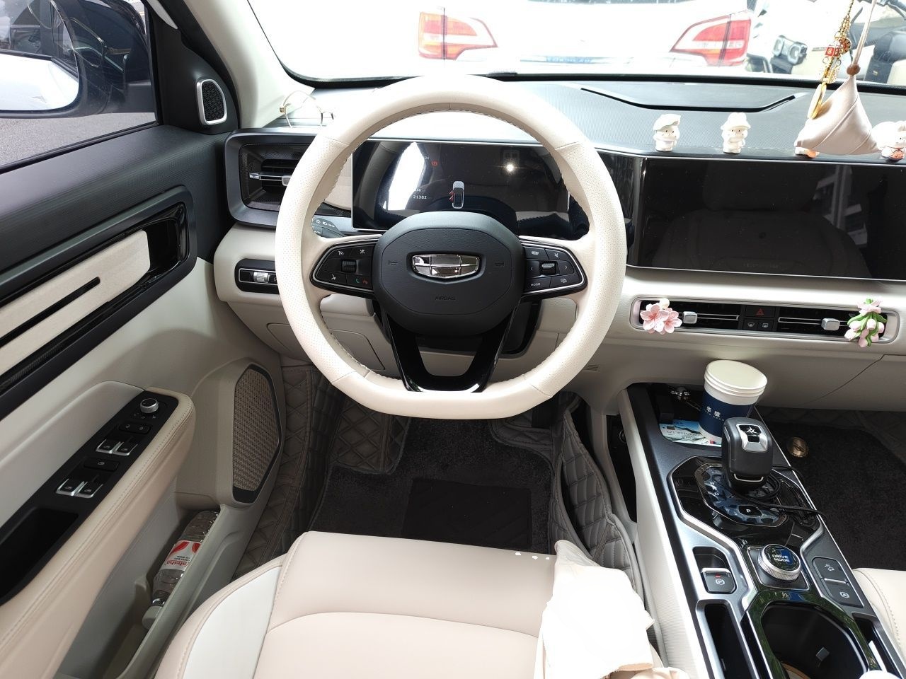 Geely Auto icon 2023 1.5TD Chocolate Smoothie Edition — снимка 10