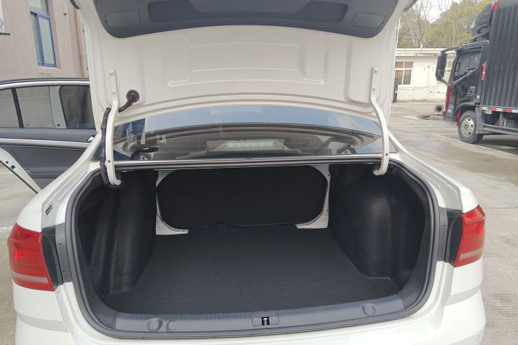 Used Volkswagen Lavida 2017 1.6L Automatic Fashion Edition
