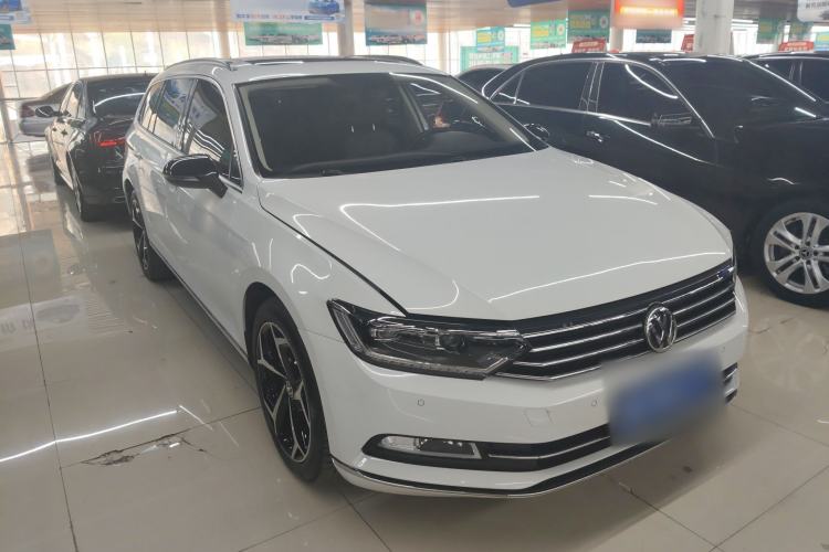 Used Volkswagen Variant 2016 380TSI Two-Wheel-Drive Style Edition Front Right 45 Deg