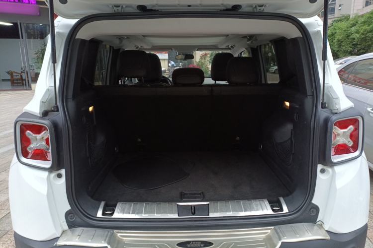 Used Jeep Renegade 2016 1.4T Automatic Smart Edition Trunk