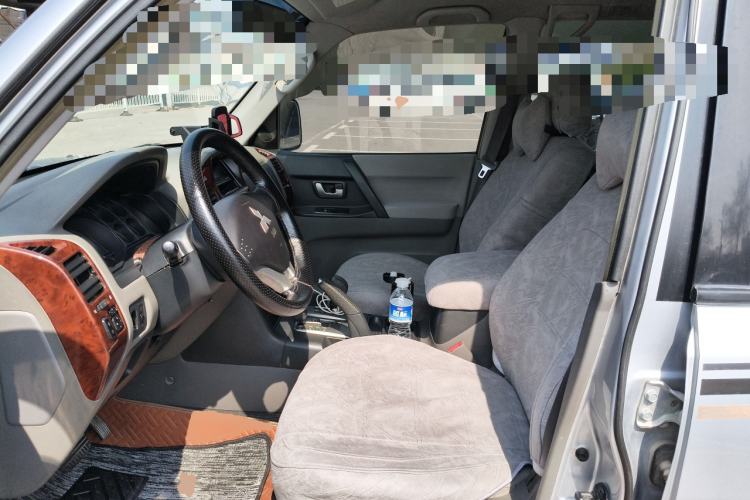 Used Mitsubishi Pajero 2011 V73 3.0L AT GLX
