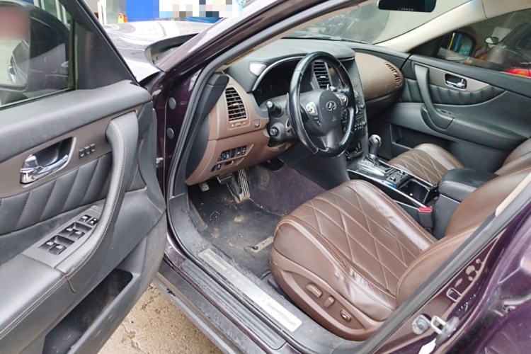 Used Infiniti QX70 2013 3.7L Standard Edition Interior 3