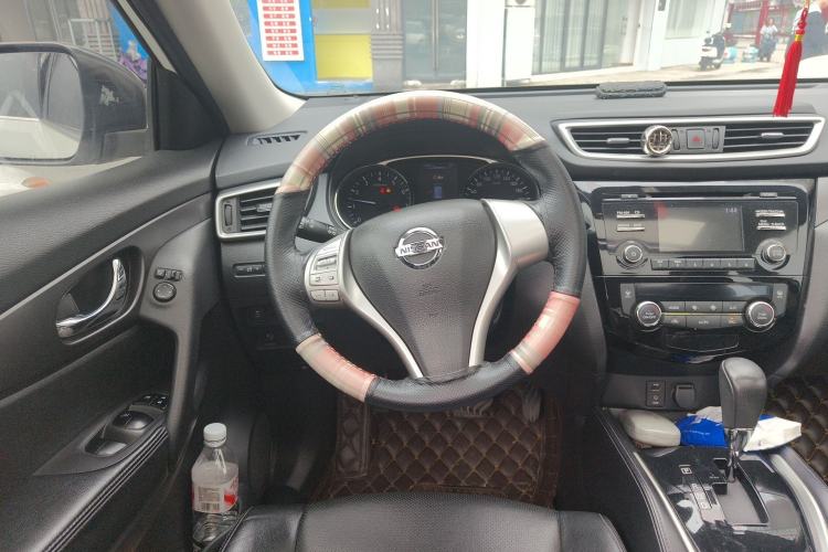 Used Nissan X-Trail 2015 2.0L CVT Comfort MAX Edition 2WD Steering Wheel