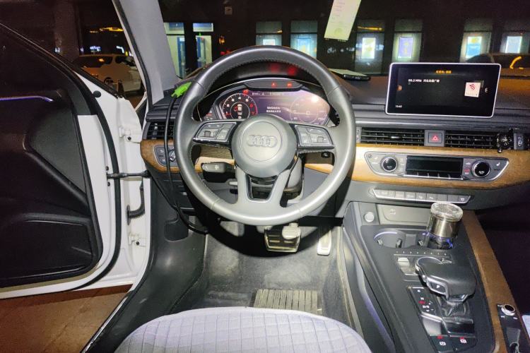 Used Audi A4L 2018 30th Anniversary Edition 40 TFSI Sport Edition Steering Wheel