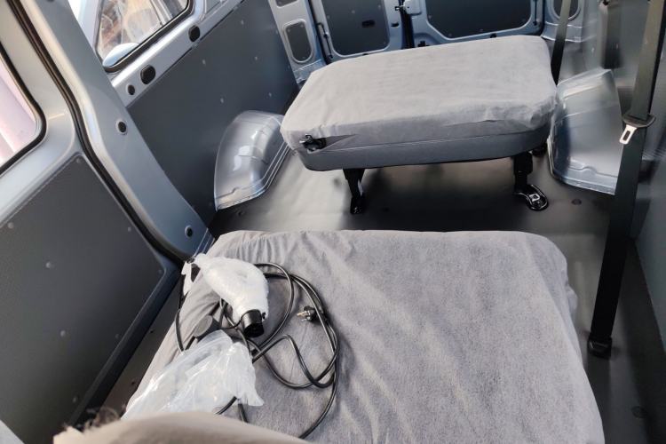 Used Wuling Yangguang 2025 Model 400km Bus Edition—Comfort Edition