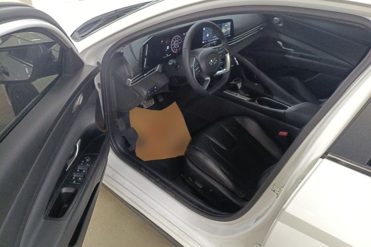 Used Hyundai Elantra 2022 1.5L CVT LUX Prestige Edition Driver Seat