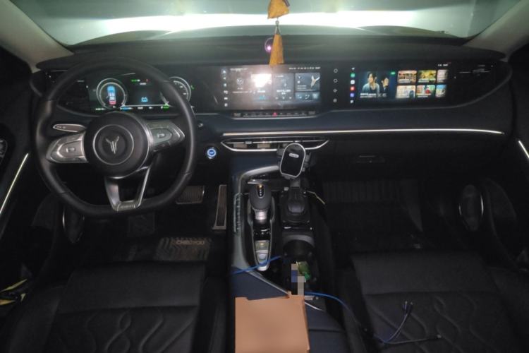 Used VOYAH FREE 2021 Four-Wheel Drive Standard Range-Extended Exclusive Luxury Package Center Console