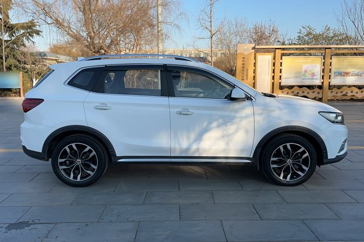 Used Roewe RX5 2018 20T Two-Wheel Drive Automatic Internet Smart Edition
