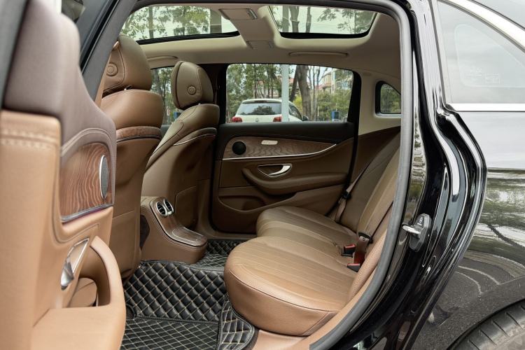 Used Mercedes-Benz E-Class New Energy 2022 Facelift E 350 e L Plug-in Hybrid Sedan Interior 3