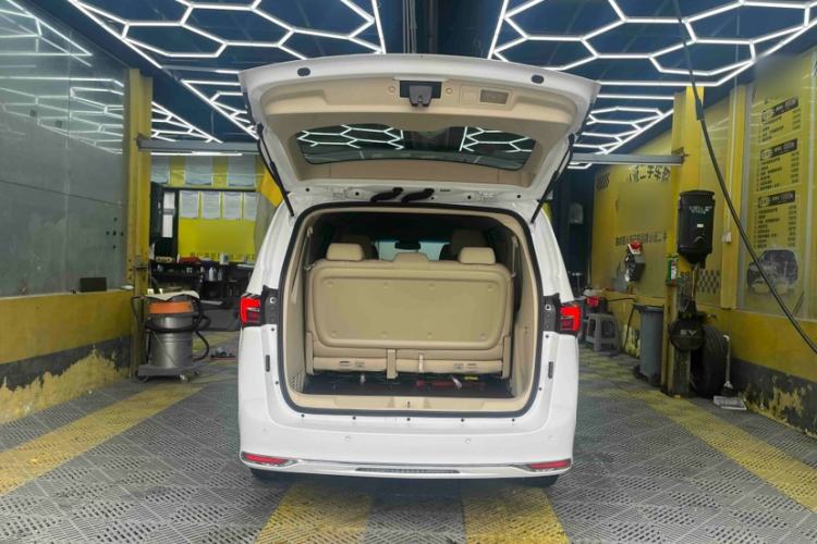 Used Buick GL8 2023 Facelifted Land Cruiser Executive Luxury Version Interior 8