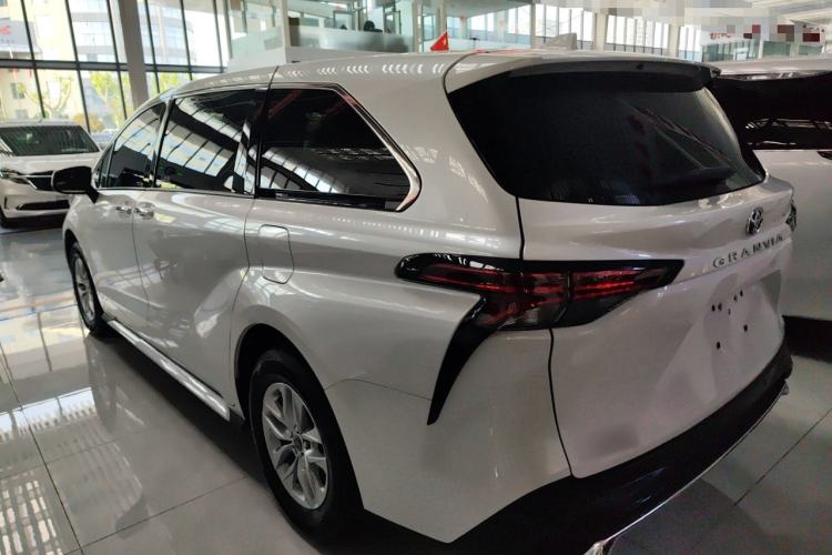 Used Toyota Granvia 2024 2.5L Hybrid Comfort Edition
