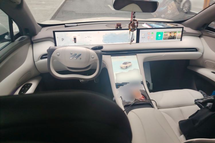 Used IM LS7 2023 90 kWh Elite Rear-Drive Version Center Console